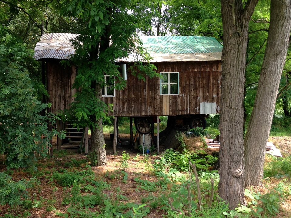 Log cabin wheels po river