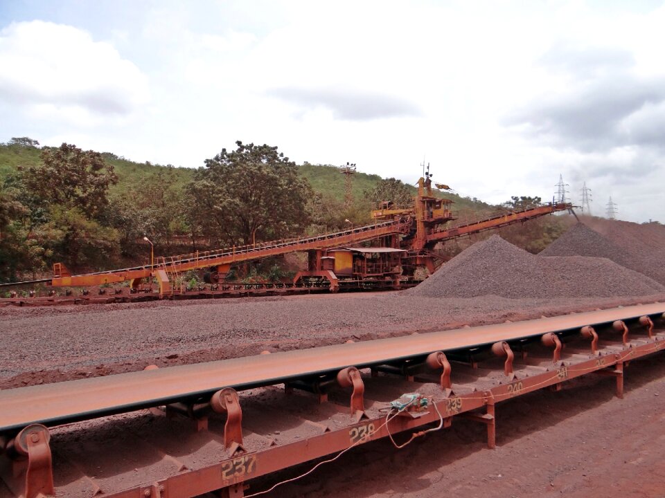 Transport conveyor iron