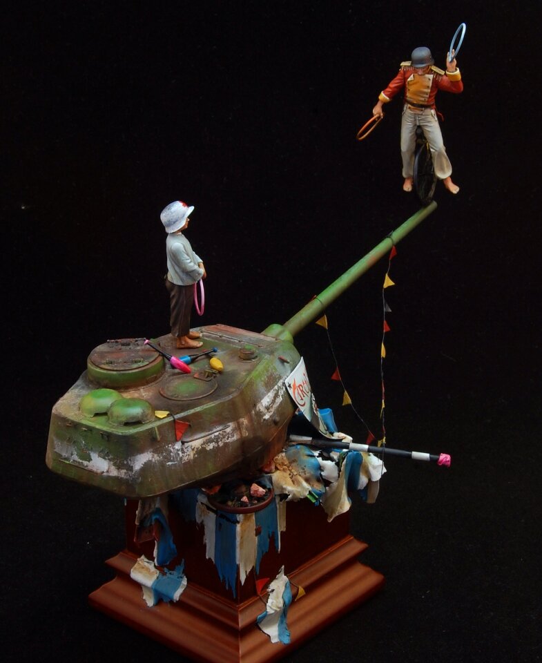 Circus miniature war