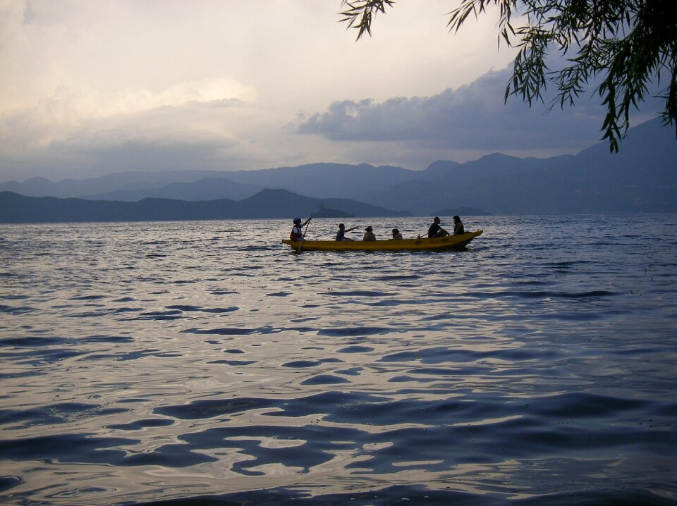 Water lugu lake ship