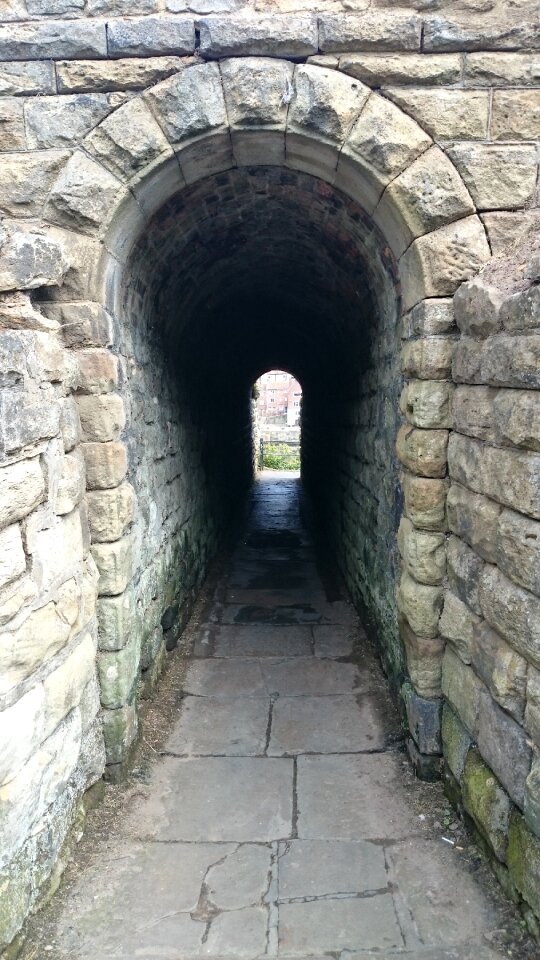 Tunnel stone