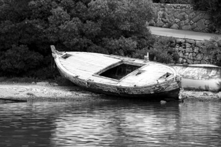 Hvar ark black white