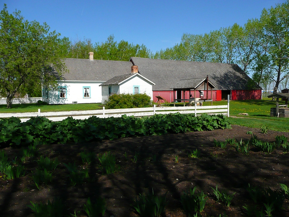 Canada building house