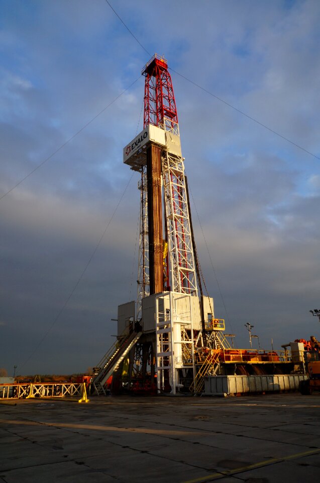 Search oil rig drilling rig