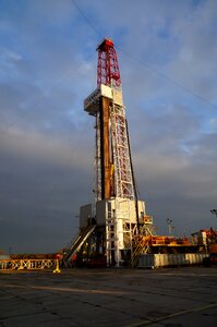 Search oil rig drilling rig