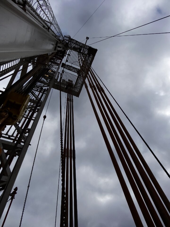 Drilling rig the drill string shale gas