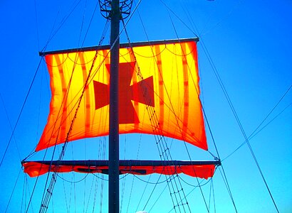 Hoisted rigging mast