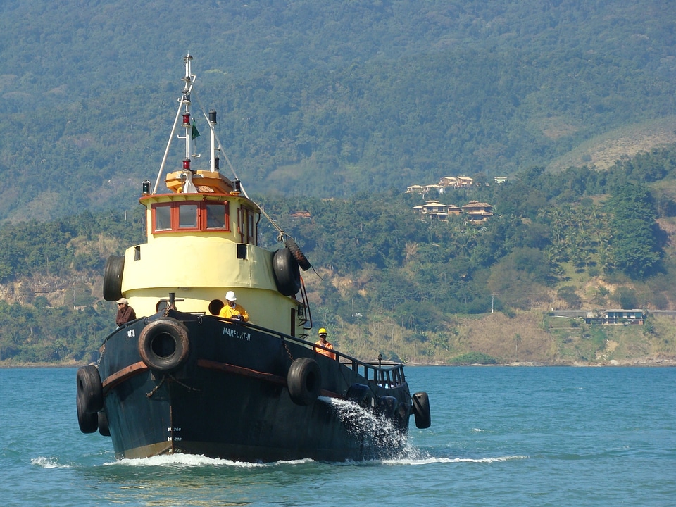 Boat mar crossing