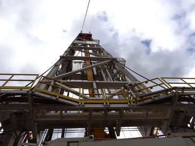 Drilling rig the drill string shale gas