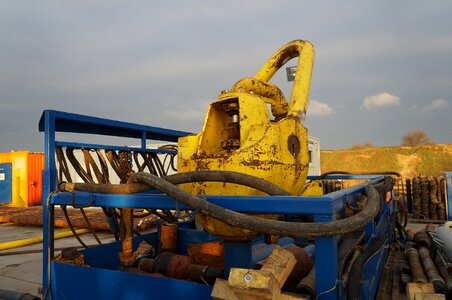 Search oil rig drilling rig