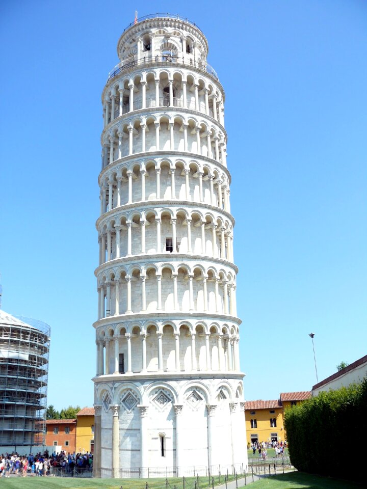 Building italy leaning tower