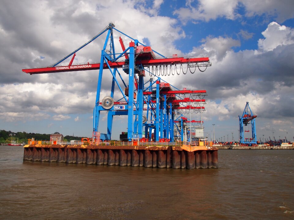 Hamburg elbe harbour cranes