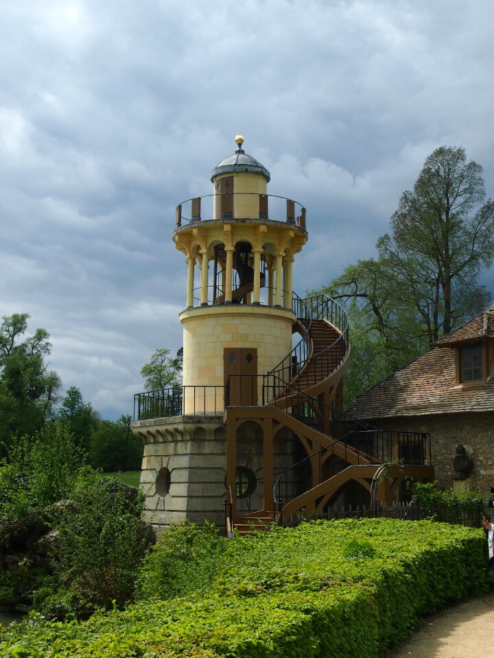Marie antoinette garden tower