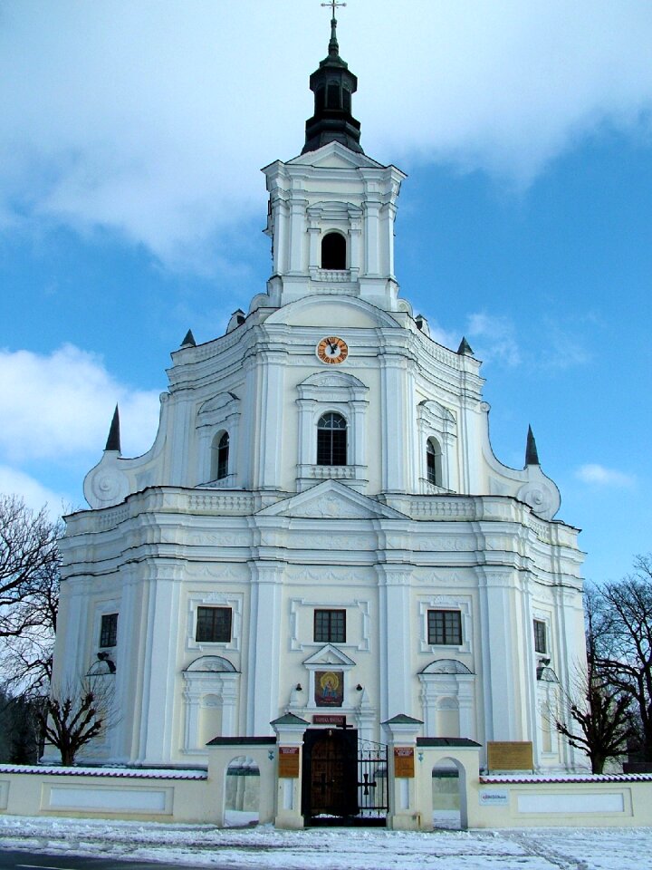 White white church buildings