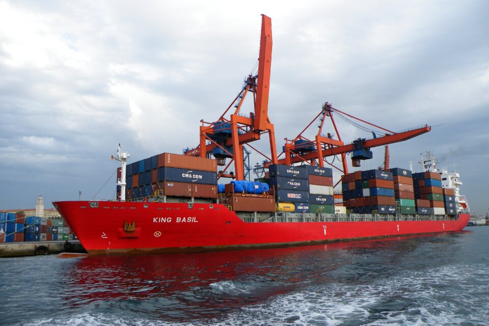 Ship port logistics
