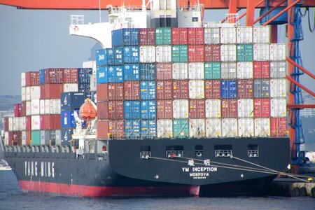 Port logistics load