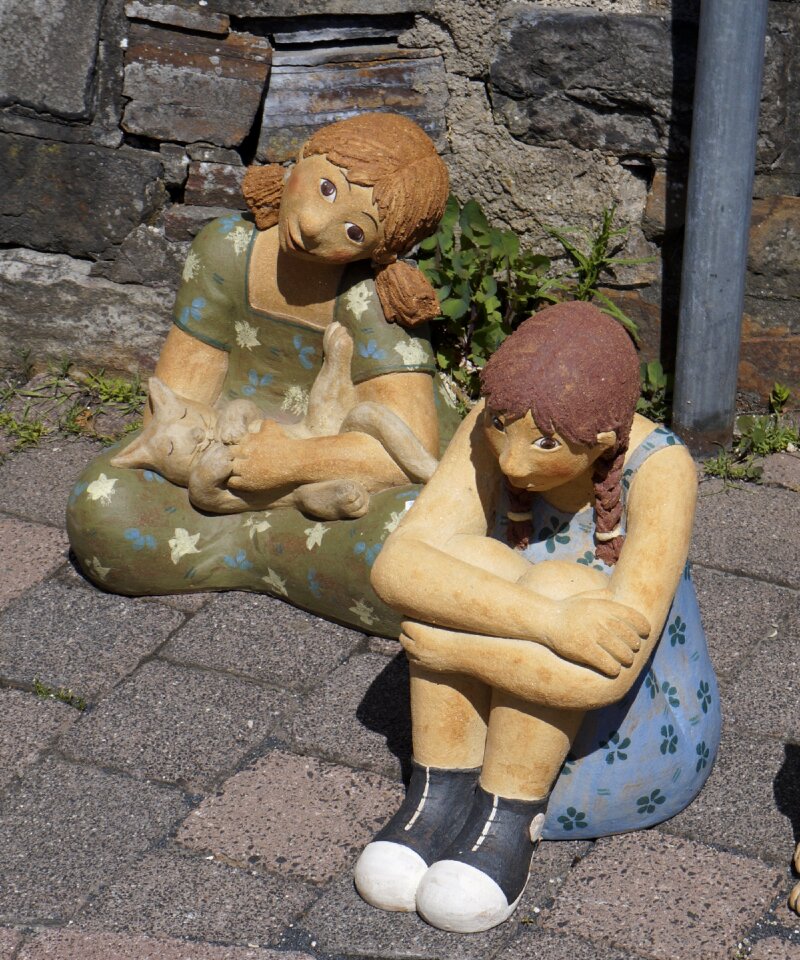 Figures sound ceramic