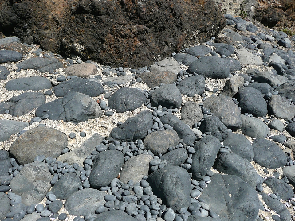 Nature rock shoreline