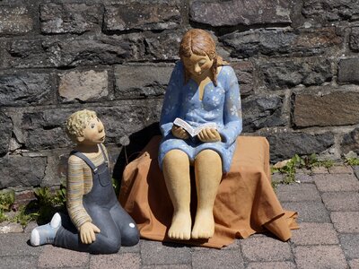 Ceramic figures potters market