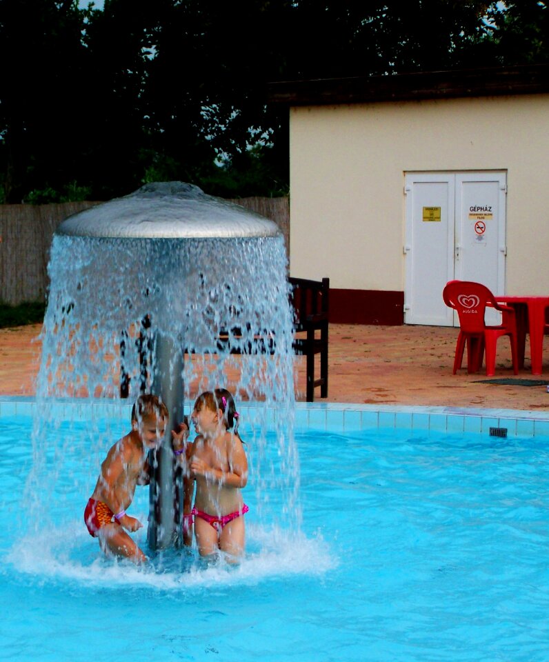 Bathe summer children
