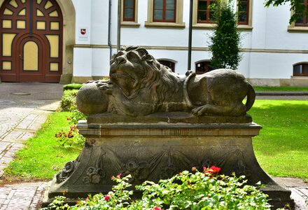 Stone lion stature lion keyboard photo