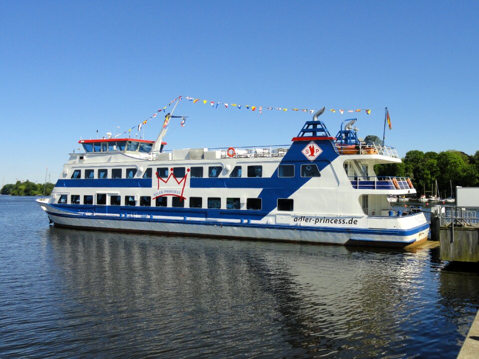 Ship vessel transport