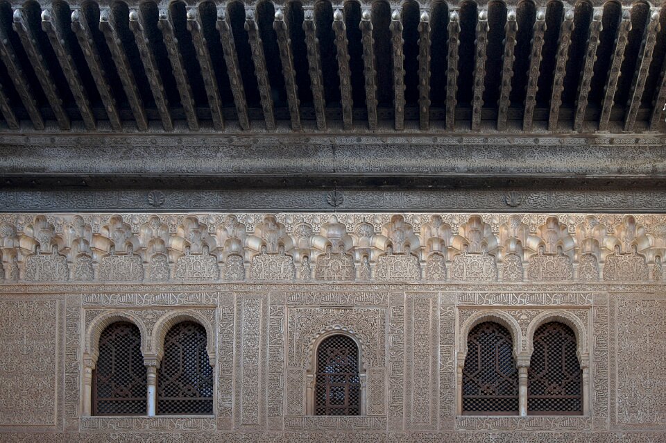 Ceiling stuccos windows