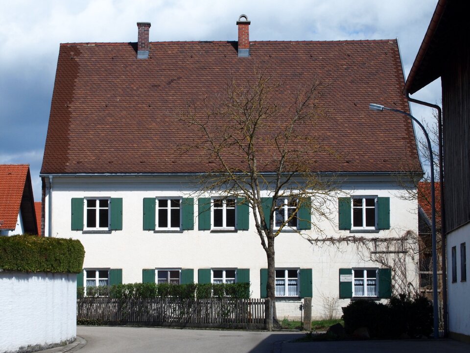 Mariae himmelfahrt building house