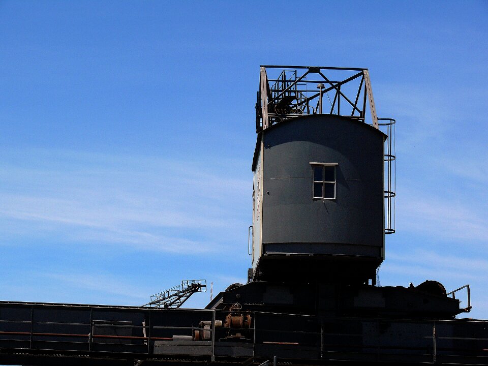 Port lifting device sky