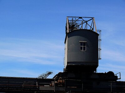 Port lifting device sky