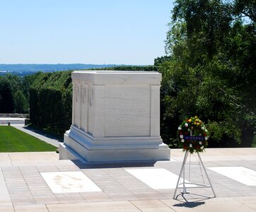 Soldier memorial tomb photo