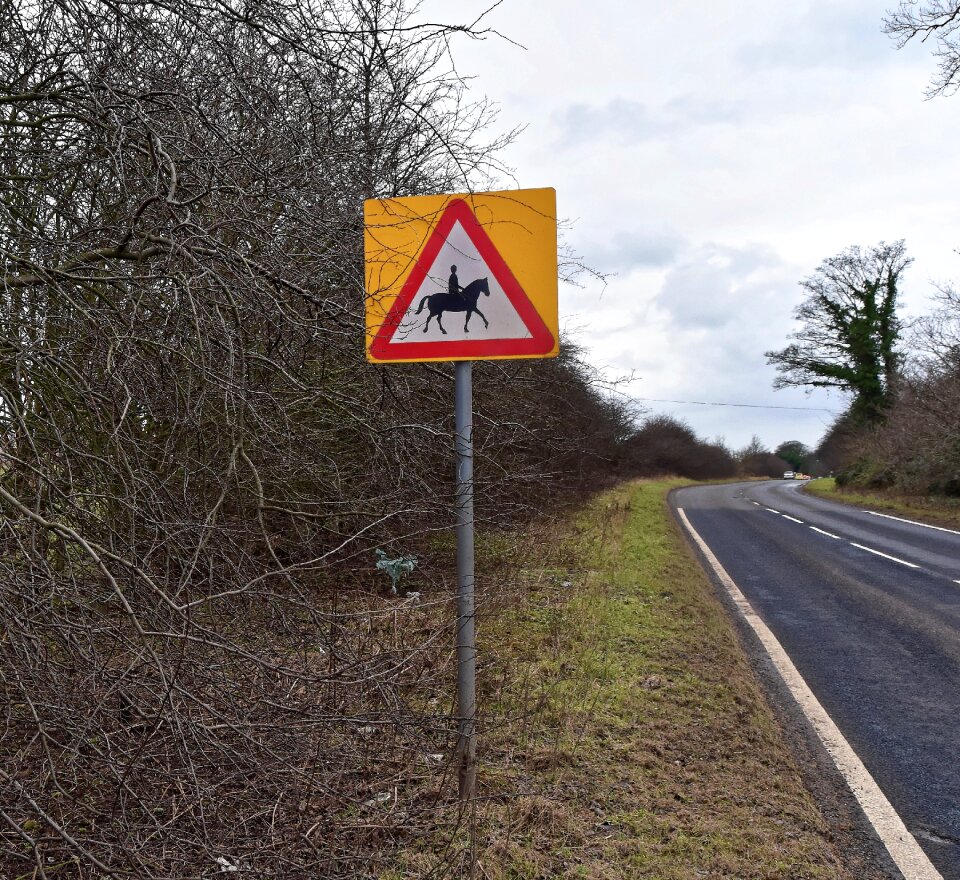 Warning road symbol
