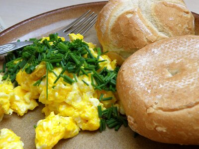 Bun chive eggs