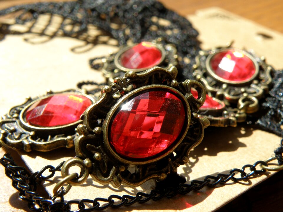 Medallion gothic gold