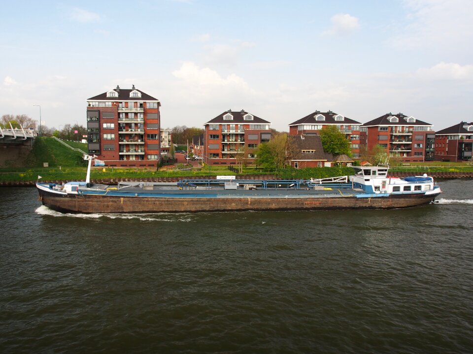 Vessel transport freight