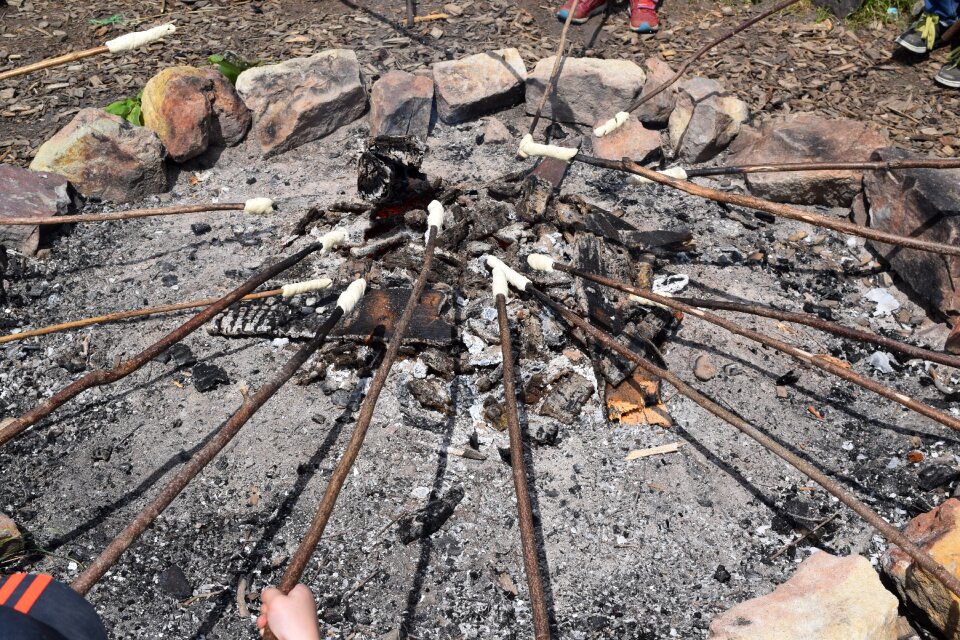Floor sticks stick bread