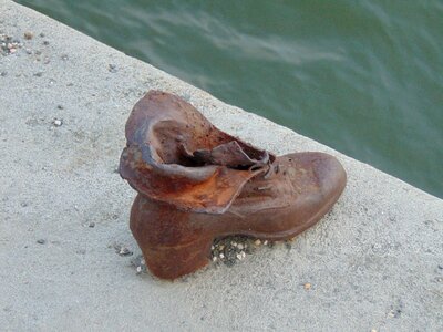 Shoe danube embankment holocaust