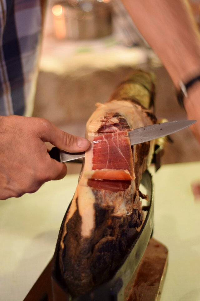 Carve prosciutto preparation