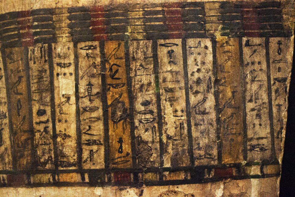 Painting relief tomb