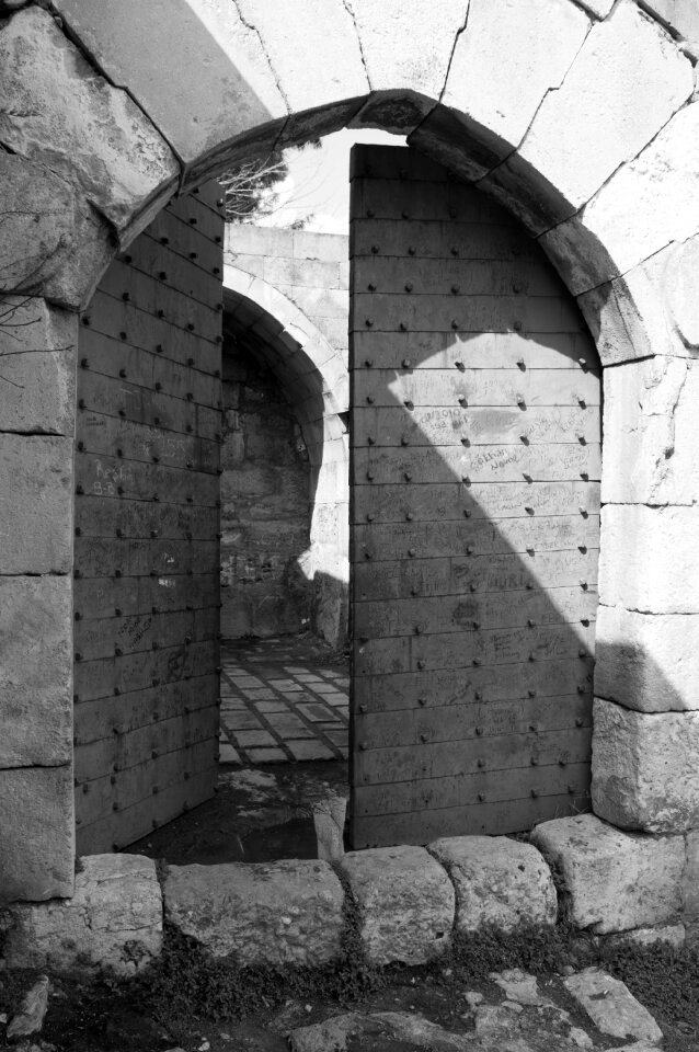 Lighting wall stone wall