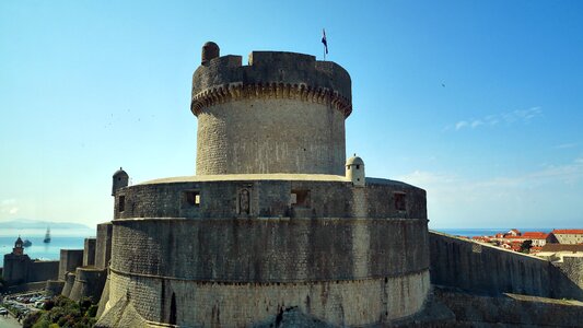 Dubrovnik walls rook photo