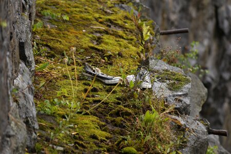 Stone cliffs sneakers