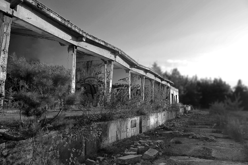 The ruins of the graphite nature
