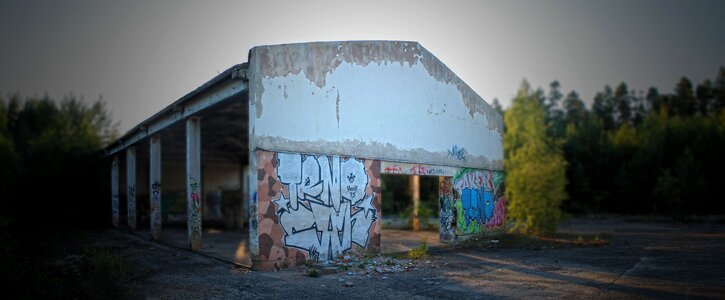 The ruins of the graphite nature