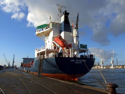 Rotterdam vessel freight
