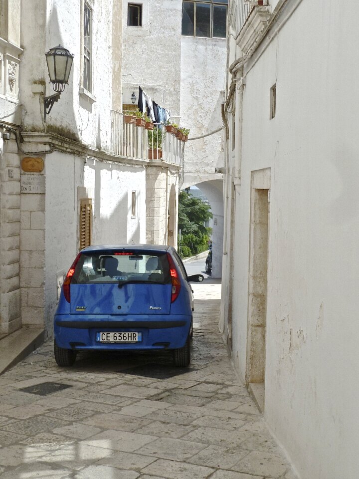 Urban vehicle squeeze