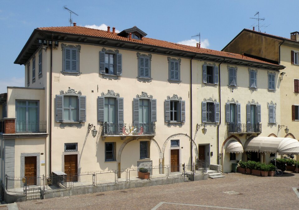 Arona people's square