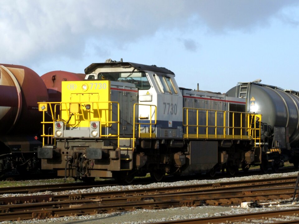Train transport rail
