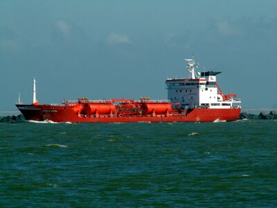 Port rotterdam tanker photo