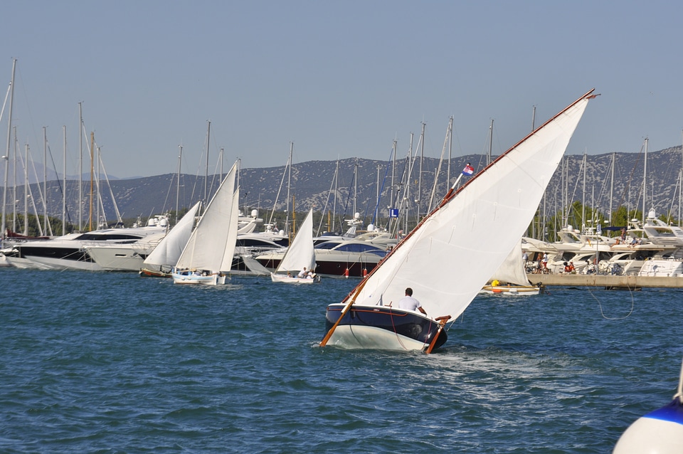 Sailing vessel rigging sailing boat